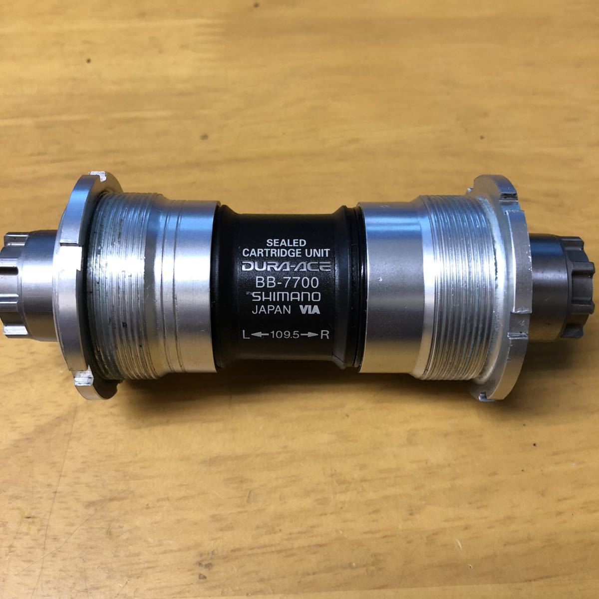 Shimano Dura Ace 7700 bottom bracket - Italian threaded シマノ BB