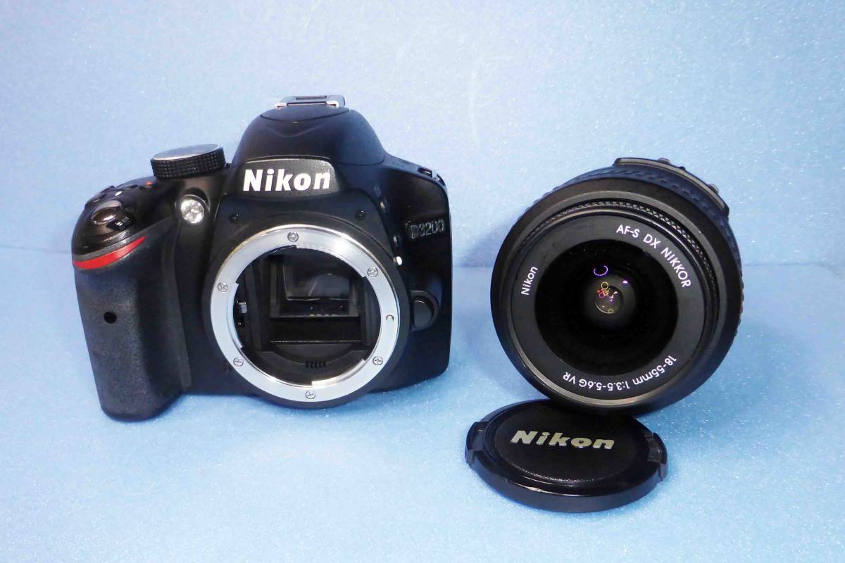 ☆美品☆ Nikon D3200（2416万画素） + AF-S NIKKOR 18-55mm F3.5-5.6 