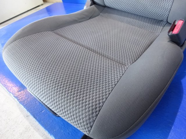 ニッサン キャラバン NV350 E26 運転席 ドライバー シート A10 0173