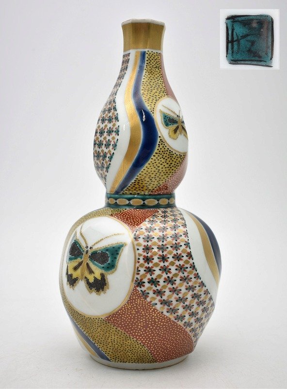 竜R713 九谷焼 北出塔次郎 色絵金彩蝶図 捻瓢形徳利 飾