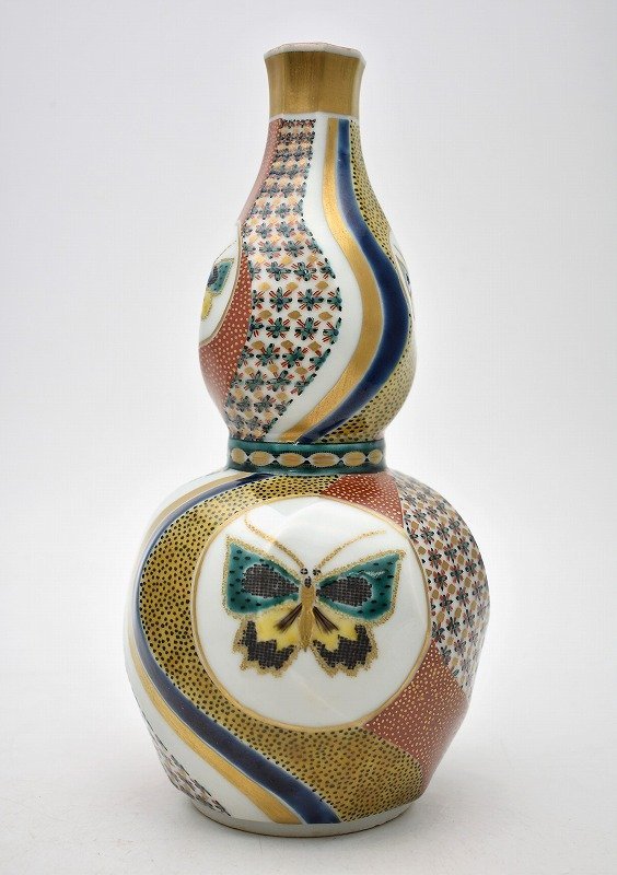 竜R713 九谷焼 北出塔次郎 色絵金彩蝶図 捻瓢形徳利 飾