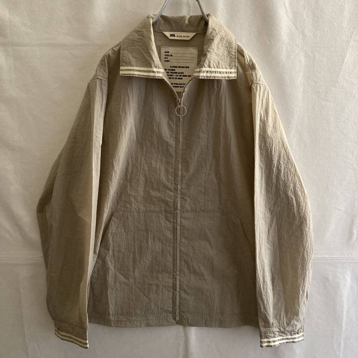 セール，安い TOMORROWLAND BLUE WORK 日本製 トゥモローランド ドリズラー ジャケット ライトアウター 薄手 軽量 ベージュ size M(ジャンパー、ブルゾン)｜売買されたオークション情報、yahooの商品情報をアーカ 男性用