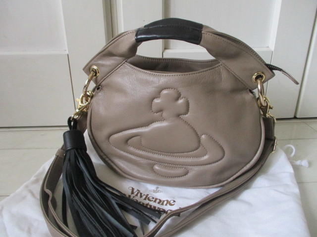 ◇ヴィヴィアンウエストウッド タッセルチャーム付2wayレザーバック  