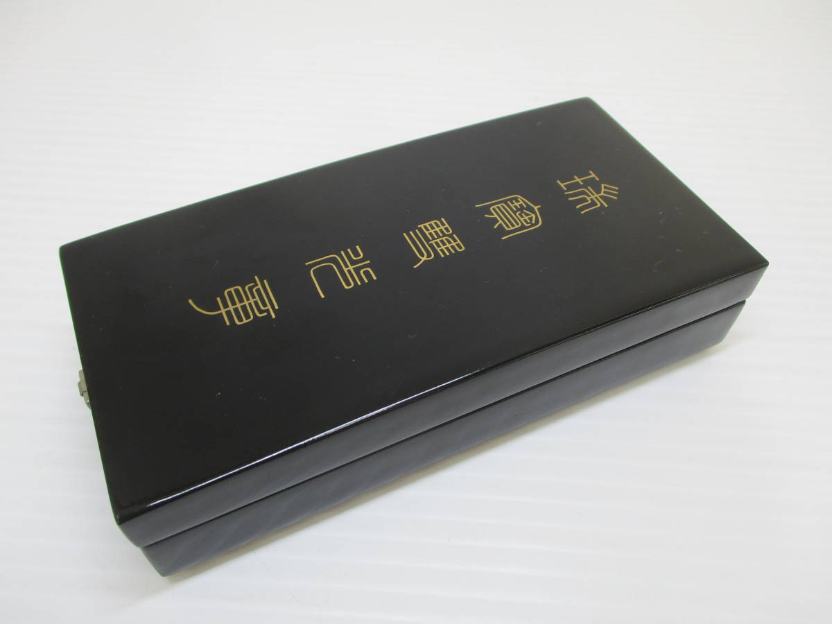 極美品瑞宝小綬章 現行タイプ 新型 旧勲四等 略章 共箱入 完品 93