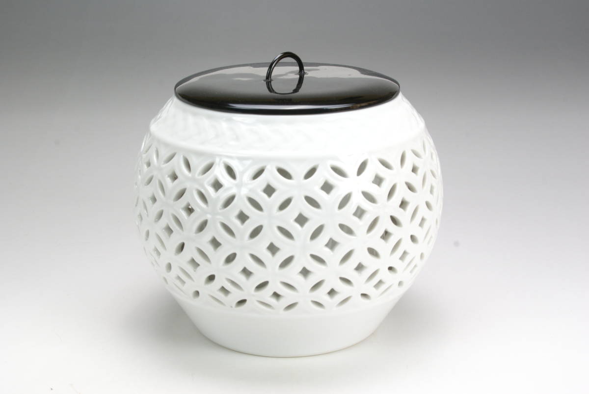 茶道具加藤藤城造 白磁七宝透平水指（共箱）