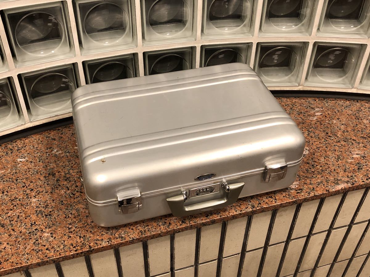 正規品，送料無料 ゼロハリバートンのアルミ製カメラケースになります(ハードケース)｜売買されたオークション情報、yahooの商品情報をアーカイブ公開 - オークファン バッグ