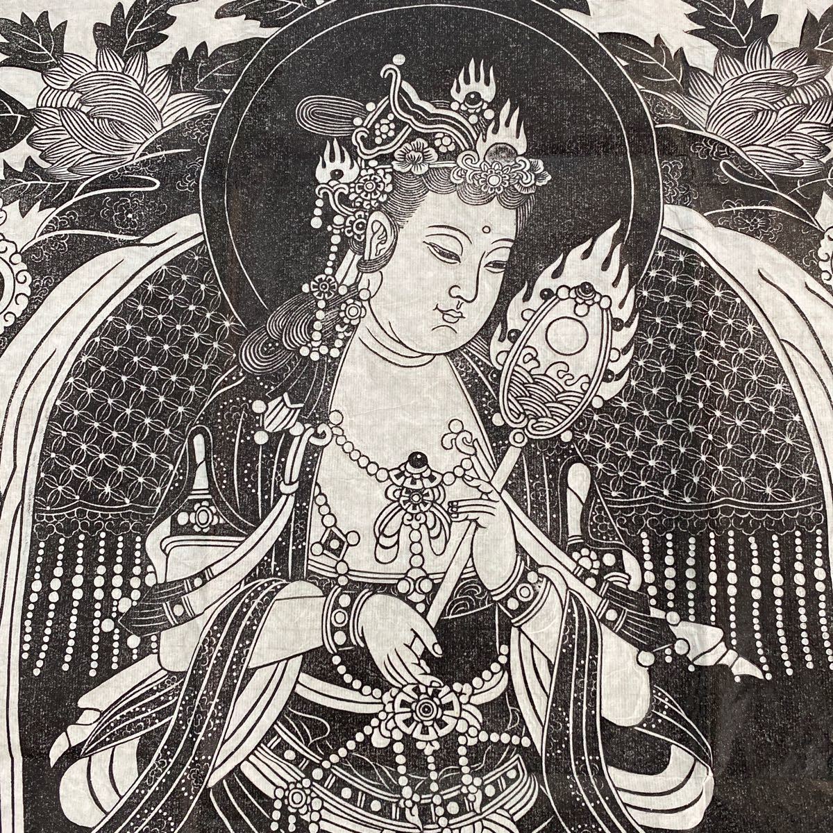 SE2-22-98 拓本「執扇観音 如意観音」2枚セット 仏画 仏教美術 仏像 中国 観世音菩薩 拓片 まくり 