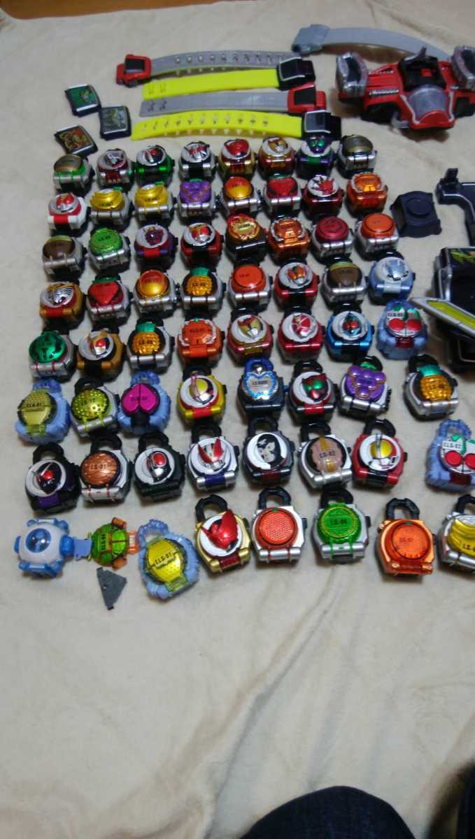 【安い，大人気】 仮面ライダー鎧武 DX戦極ドライバー DXゲネシスドライバー ロックシードセット まとめ売り(仮面ライダー)｜売買されたオークション情報、yahooの商品情報をアーカイブ公開 - オークファン 仮面ライダー
