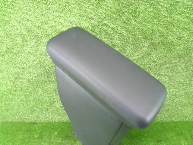 アクア DAA-NHP10 センターコンソールボックス G 1NZ-FXE 209
