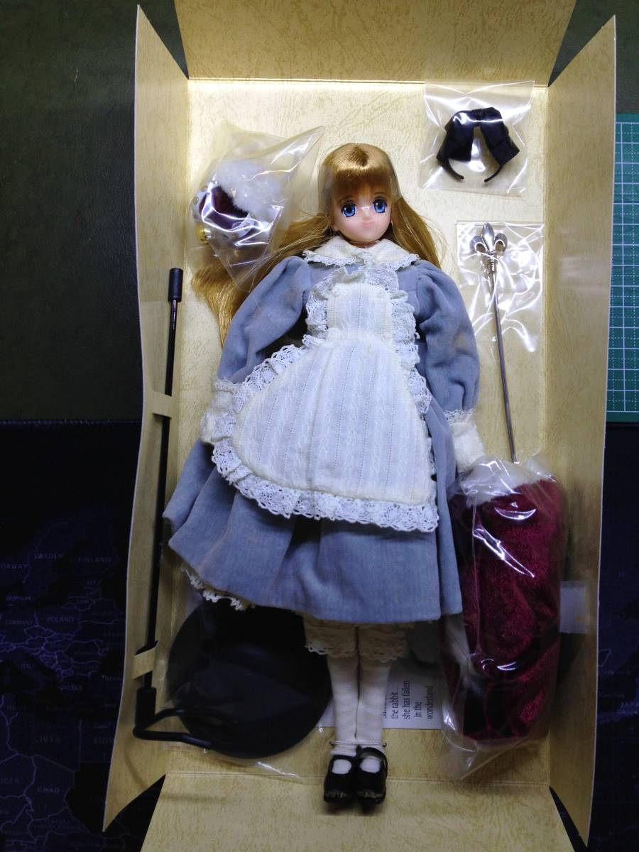 ㈱azone社製 1/6サイズドール サアラ 未使用品ですがダメージあり 