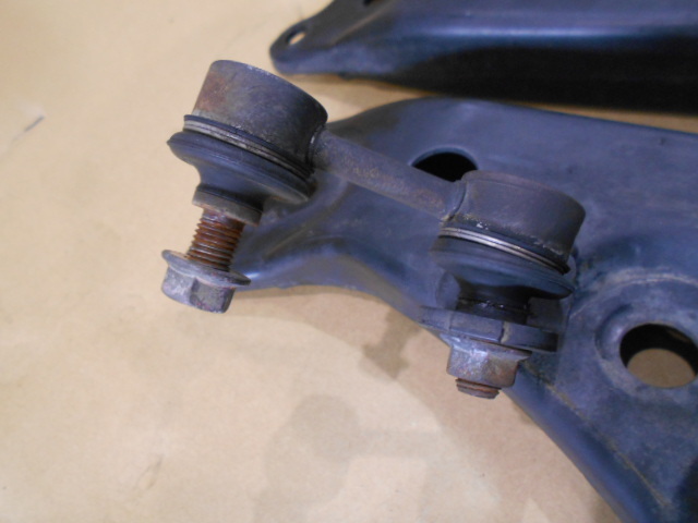 AE111シリーズ フロントロアアーム左右セット