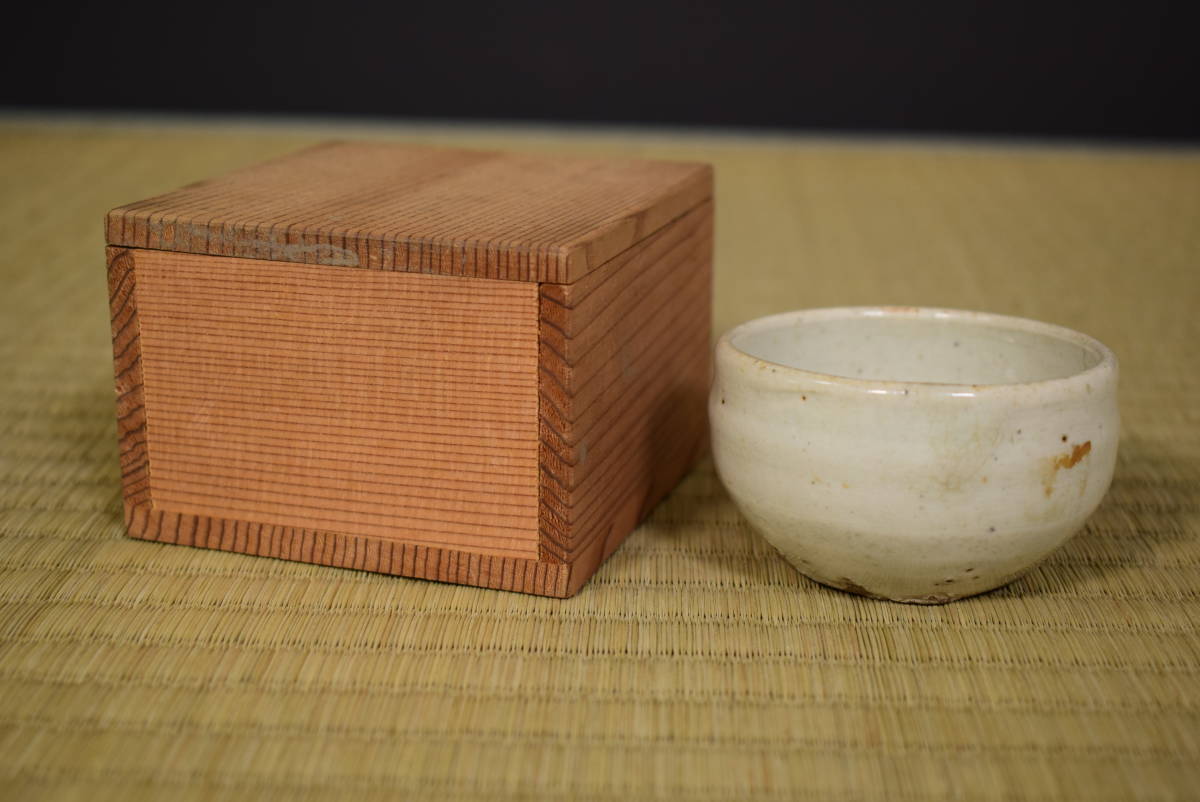 【人気，格安】 和 古美術収集家買出品 朝鮮古玩 李朝 堅手白磁酒杯 酒器 ぐいのみ 保管箱有 高麗 3497(李朝)｜売買されたオークション情報、yahooの商品情報をアーカイブ公開 - オークファン 李朝
