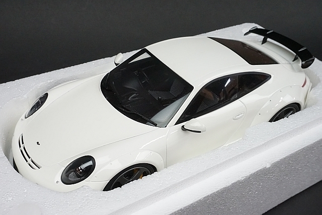 100%新品，定番人気 GT SPIRIT / GTスピリット 1/18 Porsche ポルシェ 911 991 RUF RGT 2015 ホワイト GT109(乗用車)｜売買されたオークション情報、yahooの商品情報をアーカイブ公開 - オークファン 乗用車