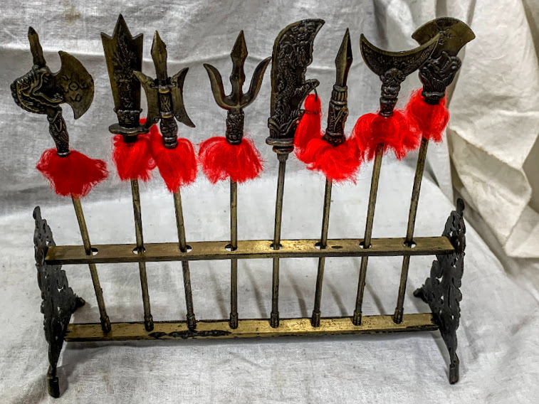 中国歴史古代兵器 武器 斧 刀 剣 他 8本 兵器台 オブジェ 置物 ミニチュア 小道具 コレクション 金属工芸 経年保管現状品 送料210円 真鍮製 売買されたオークション情報 Yahooの商品情報をアーカイブ公開 オークファン Aucfan Com