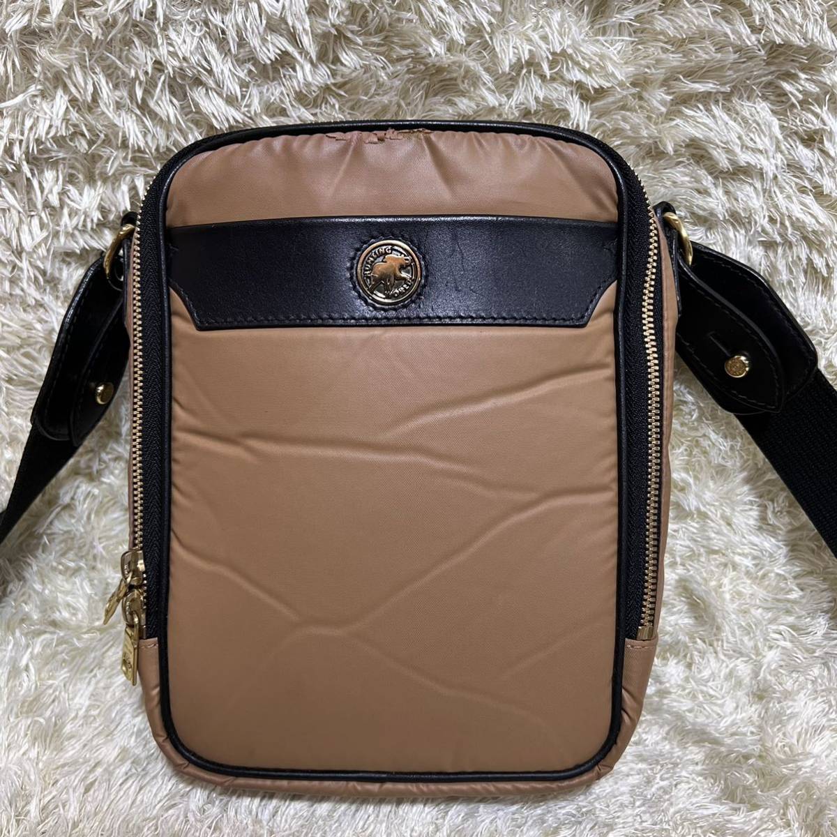 1円 美品 HUNTING WORLD ハンティングワールド バチュー クロス 