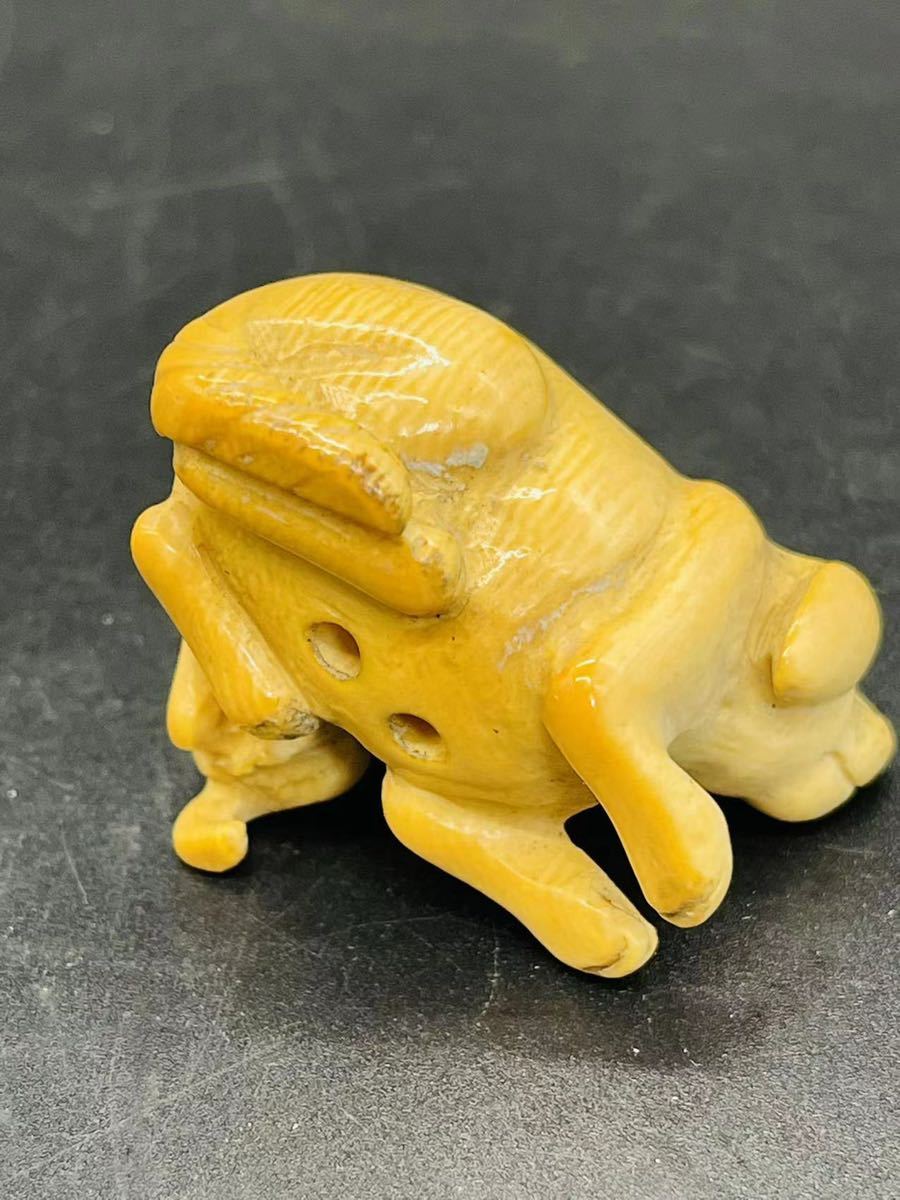 根付 戌 犬 動物 象牙風 細密彫刻 骨董 提物(根付)｜売買された