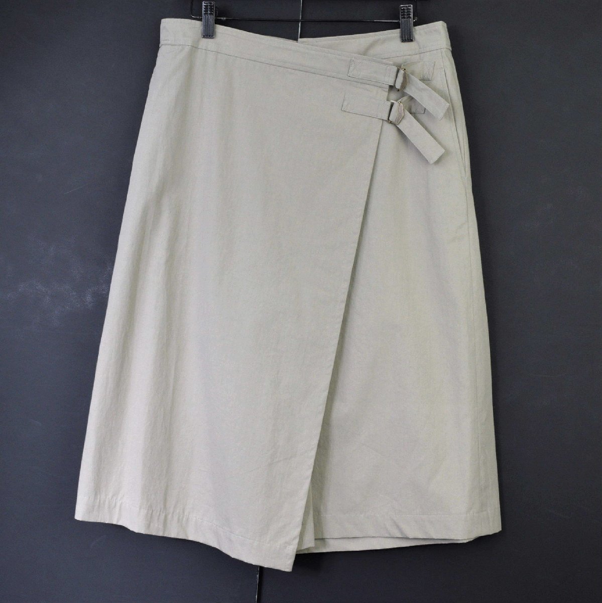 0506-22F0256★アンテーネ ANTENNE 美品★大きいサイズ15号位.:* ラップキュロットスカート 44 クリーム系 ウールン商会 定価31900円