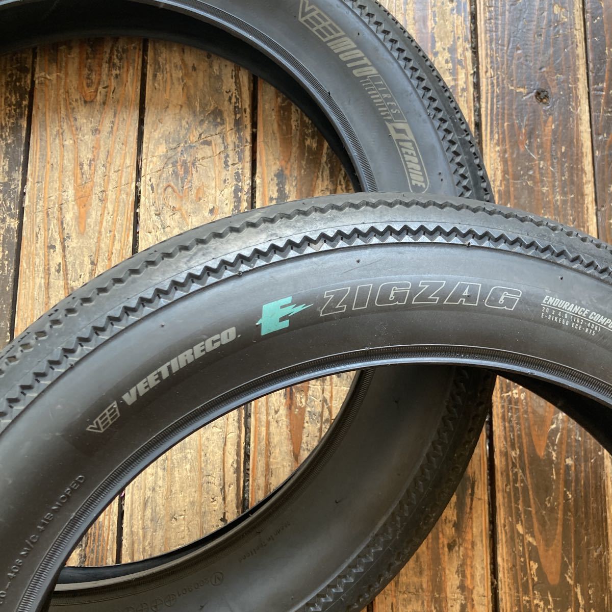 中古・ジャンク品】VEE TIRE ZigZagファットタイヤ_20×4.0_ブラック×2 