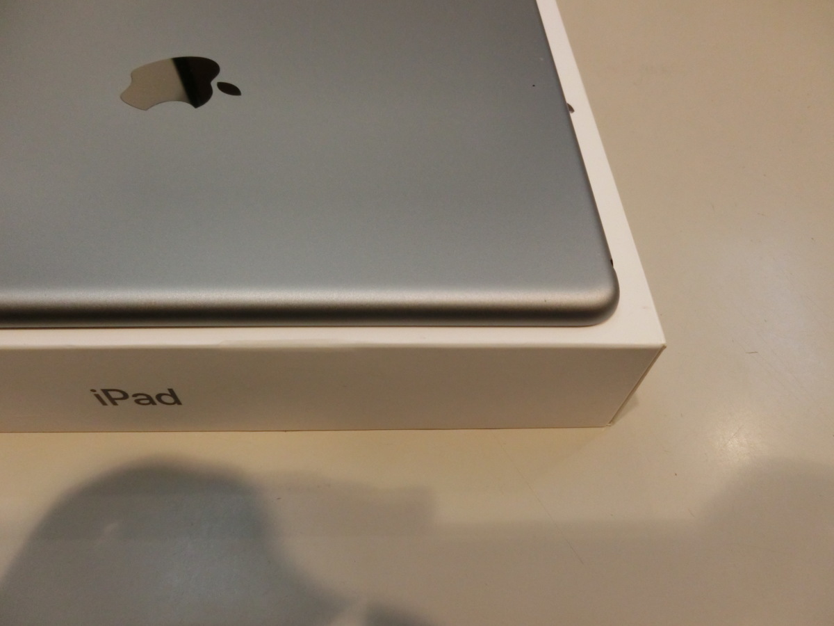 Apple☆iPad 第6世代 Wi-Fi 32GB グレイ 美品☆ iPad Apple Wi-