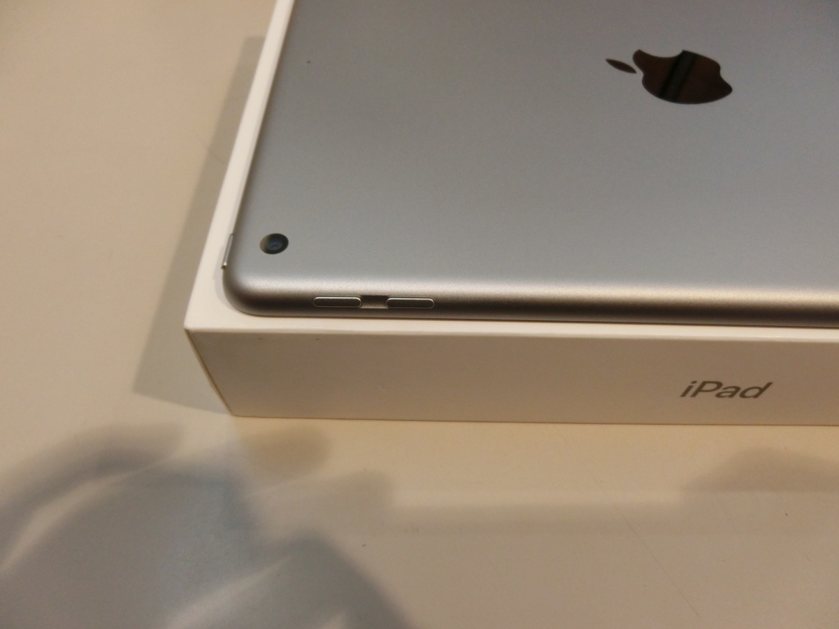 Apple☆iPad 第6世代 Wi-Fi 32GB グレイ 美品☆ iPad Apple Wi-