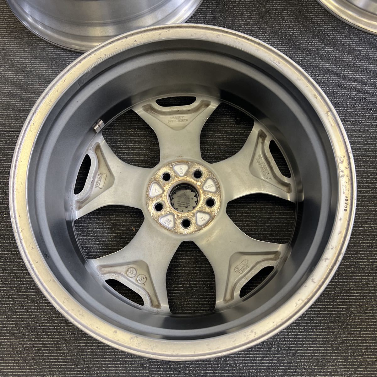超美品 スバルフォレスター 純正 18インチ7J+48 5H-100 4本セット
