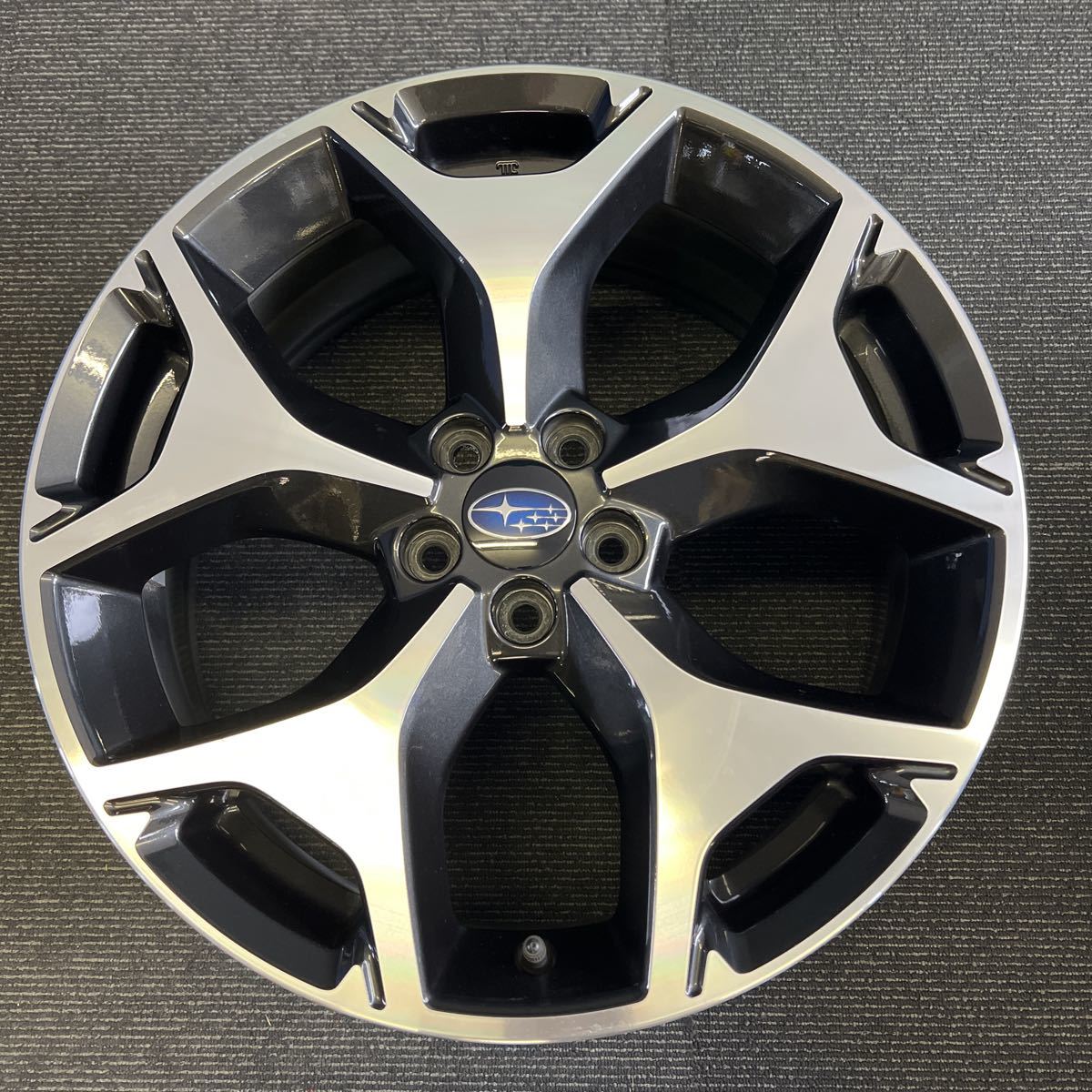 超美品 スバルフォレスター 純正 18インチ7J+48 5H-100 4本セット