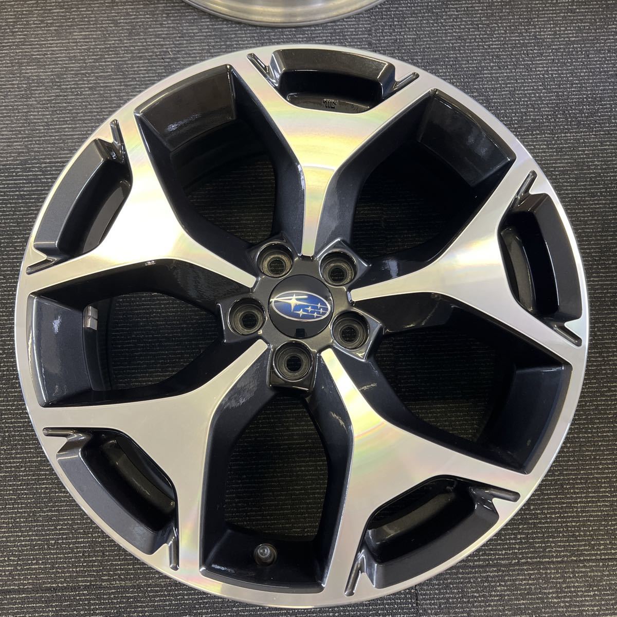 超美品 スバルフォレスター 純正 18インチ7J+48 5H-100 4本セット