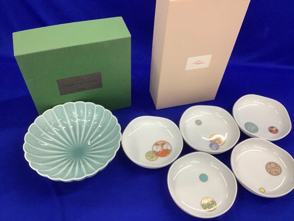 お得，新作登場 深川製磁 寿赤絵 青磁 菊割鉢 ACBF 未使用