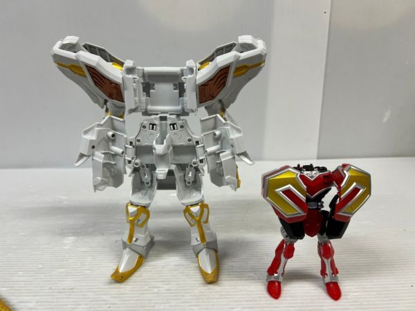 中古】 魔法戦隊マジレンジャー 天空合体DXセイントカイザー（魔法戦隊 