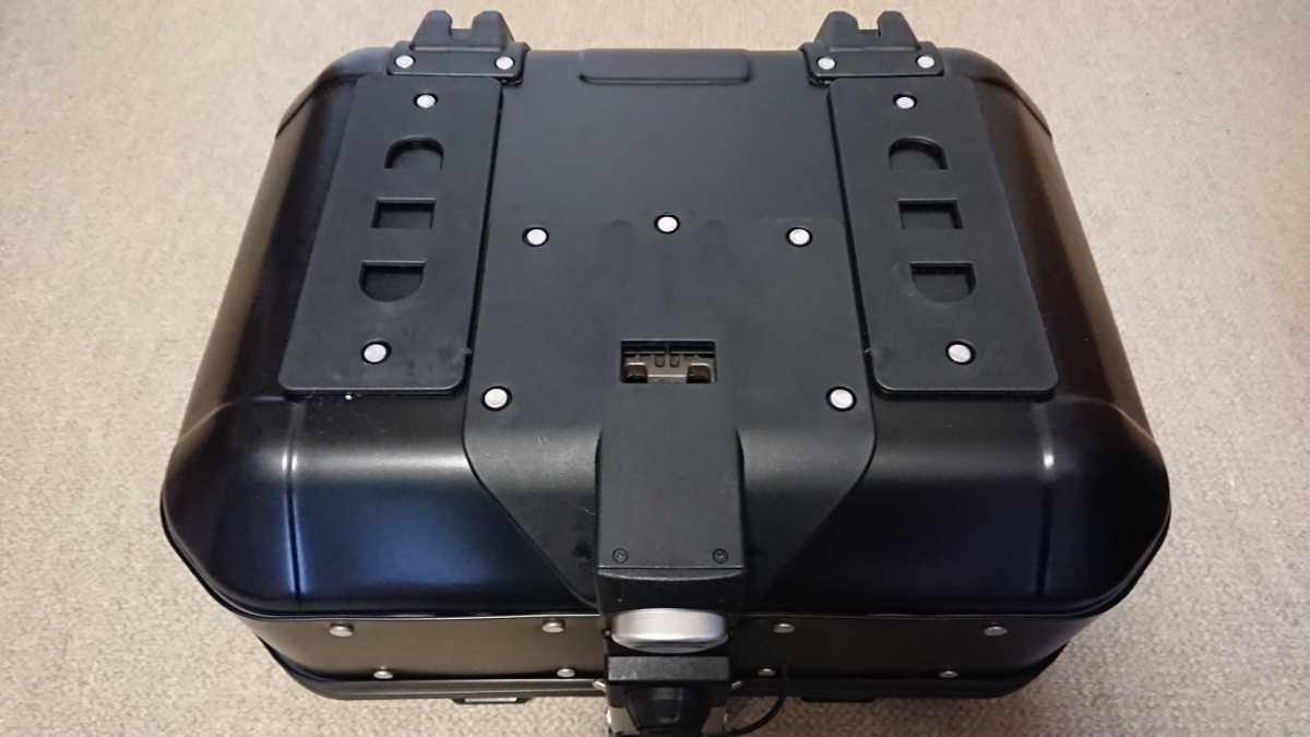 GIVI DLM30B TREKKER DOLOMITI アルミニウム製モノキーケース 30L 