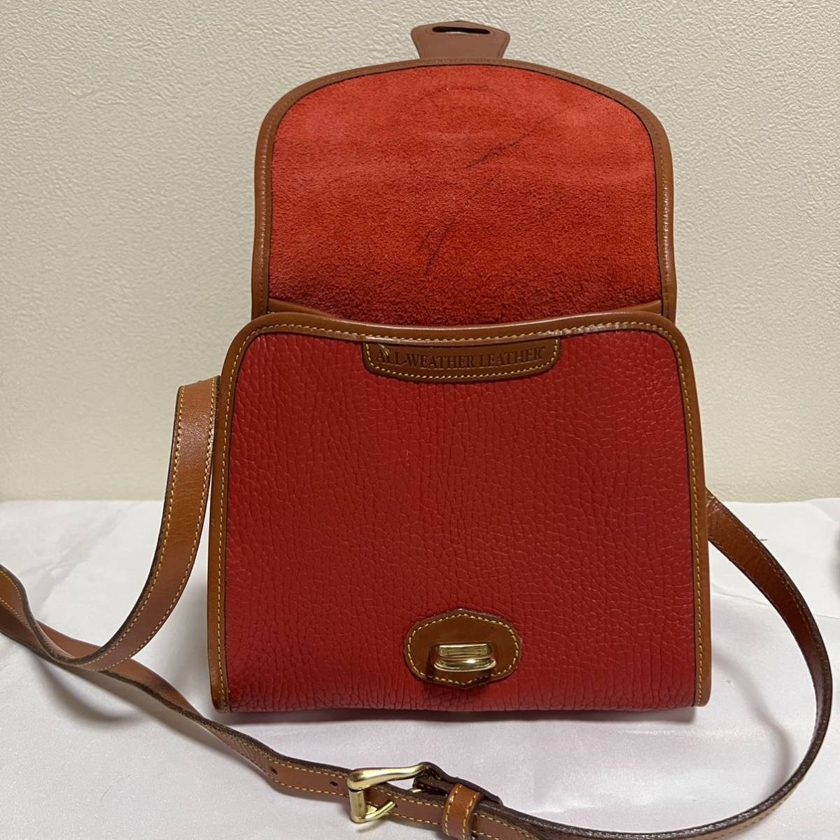 美品】DOONEY&BOURKE ショルダーバッグ レッド クロスボディ チャーム 
