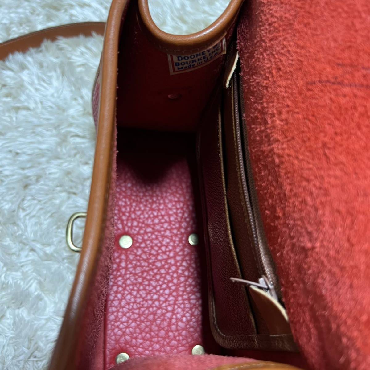 美品】DOONEY&BOURKE ショルダーバッグ レッド クロスボディ チャーム 