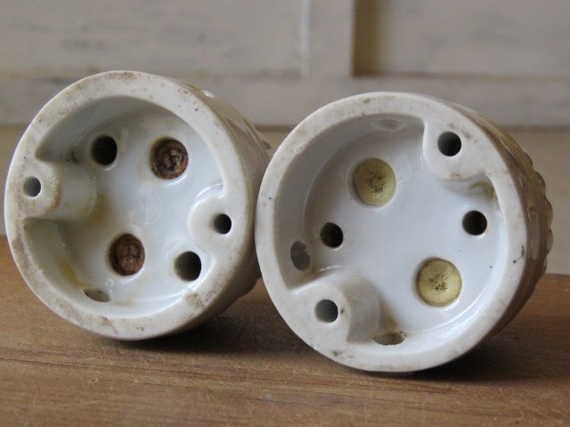 古民家 碍子 ローゼット 菊型 2個 /アンティーク*ビンテージ*昭和レトロ*古道具*照明器具*大正ロマン*アトリエランプ*洋館*工業系*白磁 古民家 碍子 ローゼット 菊型 2個 &frasl;アンティーク*ビンテージ*昭和