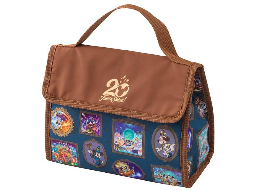 20周年 スーベニアランチケース ディズニーシー スーベニアスナック ディズニー 東京ディズニーシー スナック ミニ 通販 ダッフィー ランチケース、クロス、バンドのセット！東京ディズニーシー 2026ディズニーシーのスーベニアグッズ31選！パーク内のレストランで ケース 歴代エンターテイメントのスーベニアランチケース！“東京ディズニー シー 歴代アニバーサリーデザイン＆コンパスの