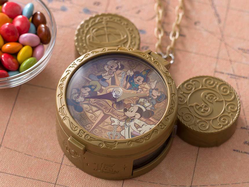 20周年 スーベニアランチケース ディズニーシー スーベニアスナック ディズニー 東京ディズニーシー スナック ミニ 通販 ダッフィー ランチケース、クロス、バンドのセット！東京ディズニーシー 2026ディズニーシーのスーベニアグッズ31選！パーク内のレストランで ケース 歴代エンターテイメントのスーベニアランチケース！“東京ディズニー シー 歴代アニバーサリーデザイン＆コンパスの