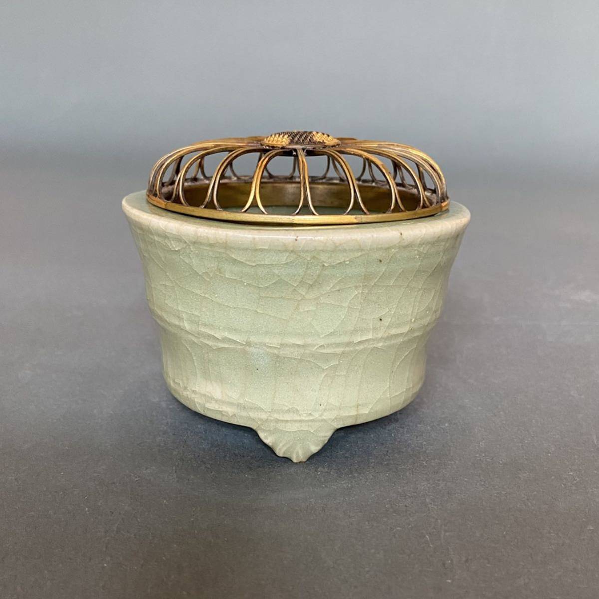 唐物 明時代『 米色青磁香炉 龍泉窯 』 竜泉窯時代物 無傷 箱付WWTT018