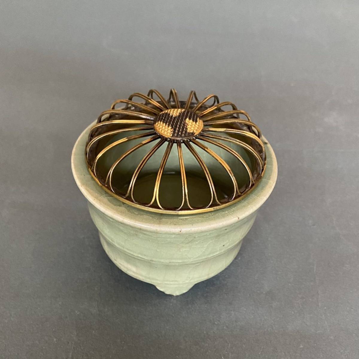唐物 明時代『 米色青磁香炉 龍泉窯 』 竜泉窯時代物 無傷 箱付WWTT018