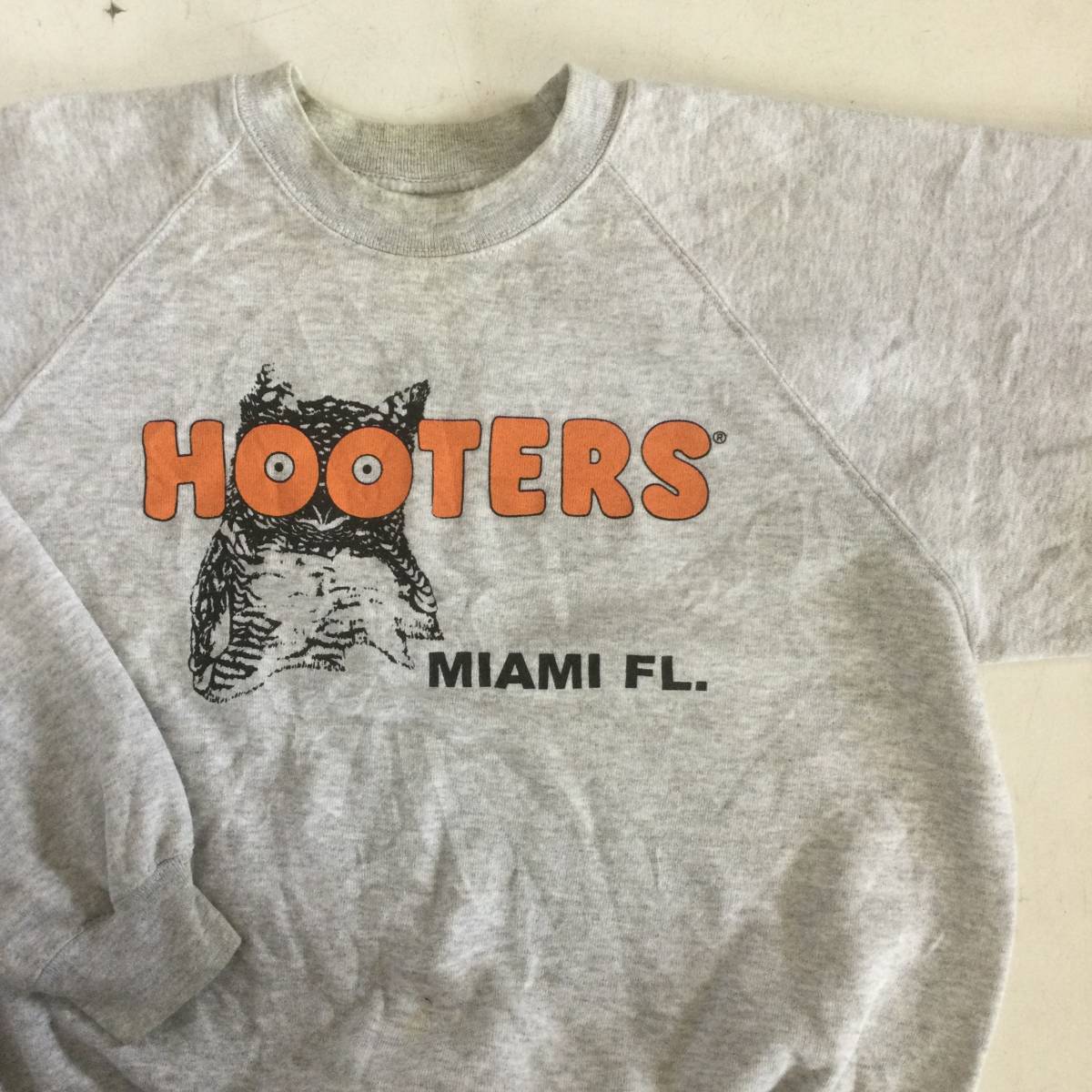 Vintage 1980'S Fruit of the Loom Hooters Advertising Sweatshirt, Men's XXL unclear white type Vintage Second Hand