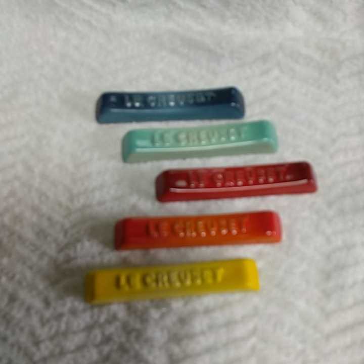 B><BR><P STYLE=