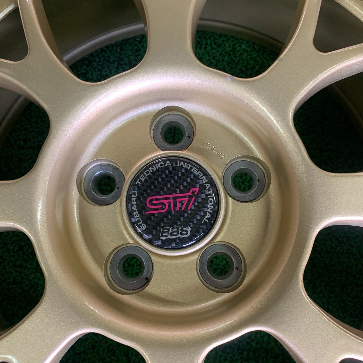 希少！スバル STi BBS RG328 17×7J+53 1本 展示品 ゴールド 鍛造 