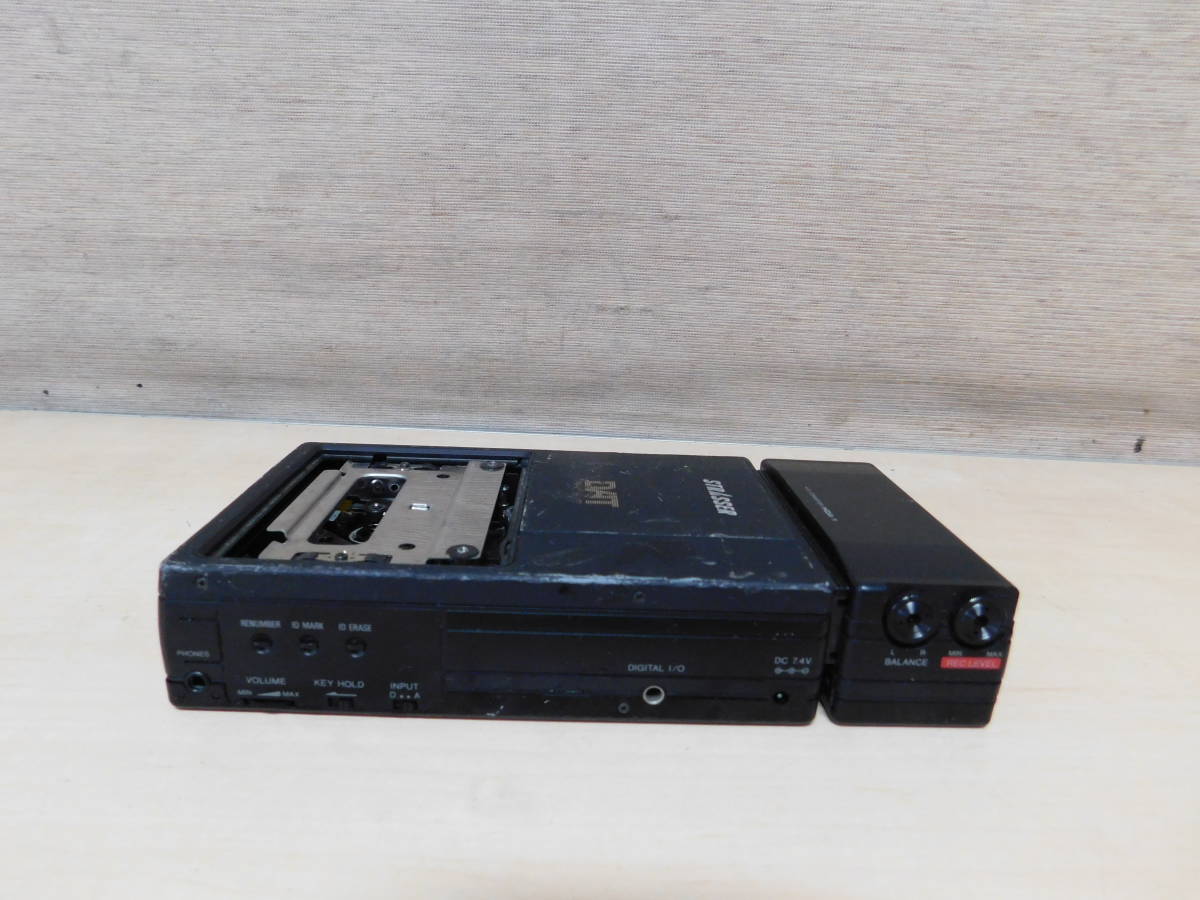 aiwa（アイワ） STRASSER ポータブル DAT HD-S1/HDA-1 動作未確認