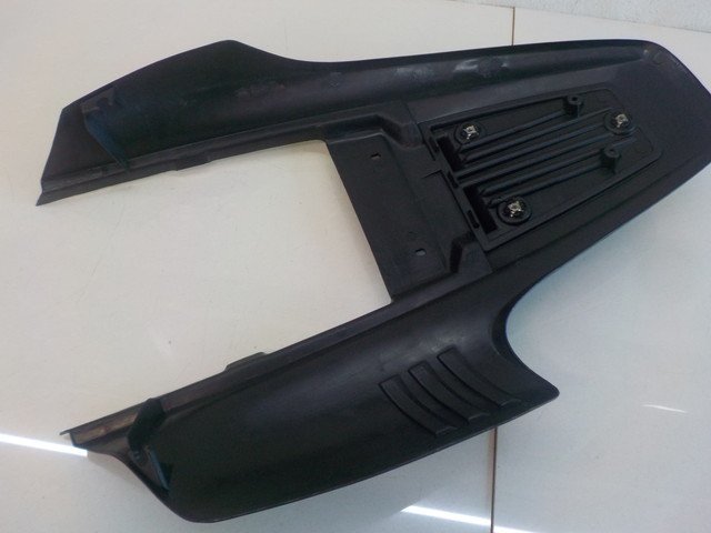 D136○○純正 ヤマハ TW200 テールカウル 黒 ブラック（1）中古 4-6/21