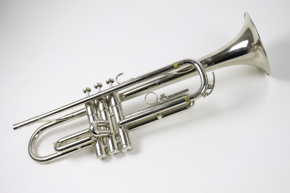 美品 ヤマハ トランペット YTR-136 シルバー マウスピース付 YAMAHA YTR-136 ヤマハ トランペット 管楽器 ハードケース マウス