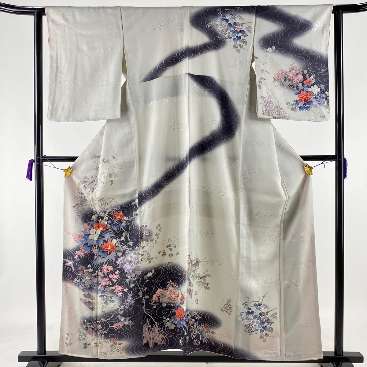 訪問着 秀品 草花 流水 銀彩 染め分け 灰白 袷 156cm 63cm S 正絹 【中古】 ☆☆☆