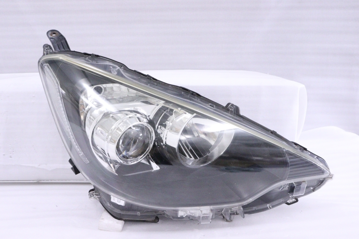 26-2289☆前期 LED NHP10 アクア☆右ヘッドライト KOITO 52-247 打刻:W