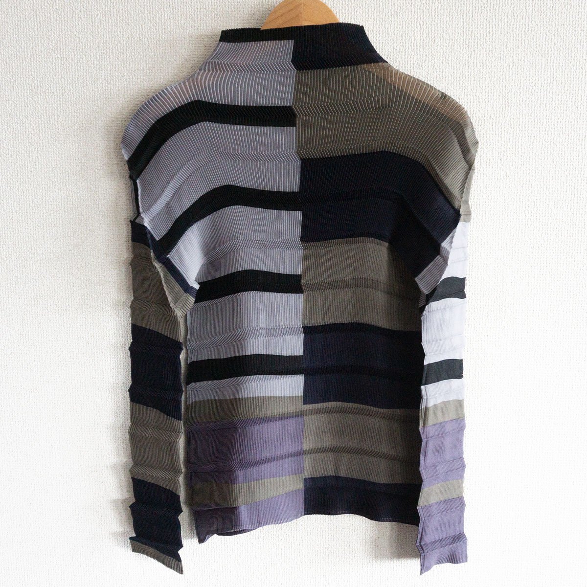 極美品】 ISSEY MIYAKE 【ハイネック プリーツ カットソー 】 イッセイ 