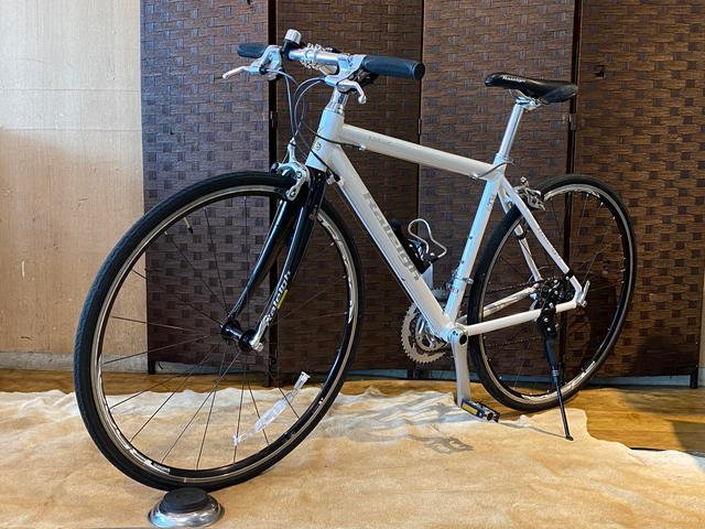 □RALEIGH RF-7 ラレー 18速 ホワイト アルミフレーム クロスバイク 