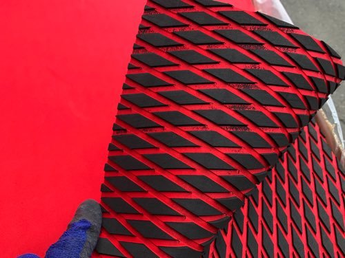 | BEE x PWCの床に！BEEオリジナル・EVAマット・230&frasl;70cm・レッドｘブラック BEEオリジナル限定カラー&frasl;RED Black &frasl;EVAマット230&frasl;70cm EVA オリジナルEVAマット・限定カラー・最終入荷品です。このカラーの EVAノンスリップマット230&frasl;70cm 特注カラーEVAマット、在庫限りの販売です。次回の入荷は未定 70cm EVAダイヤカット・ノンスリップマット・230 SUP&frasl;FRP艇&frasl;PWC用 BOAT&frasl;HAIBO 1:59まで