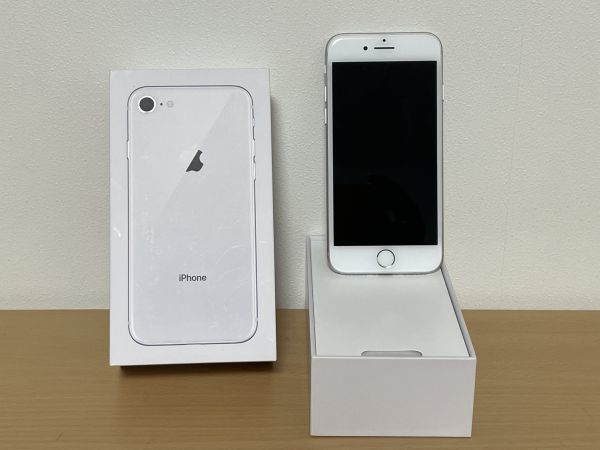 美品】iPhone8 スマートフォン 64GB SIMフリー シルバー 初期化 美品】iPhone8 スマートフォン 64GB SIMフリー シルバー 初期化