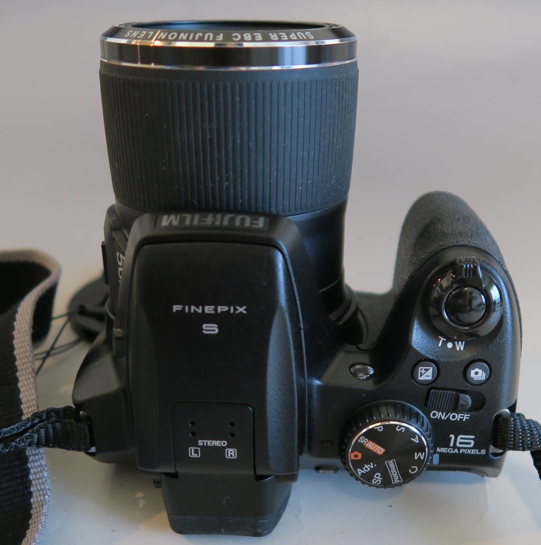 446 □FUJI FINEPIX S9800 簡単な動作確認スミ ジャンク扱い 1円